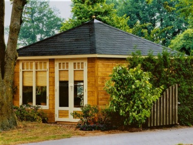 Hipped 28-45mm Summerhouse Log Cabin 306